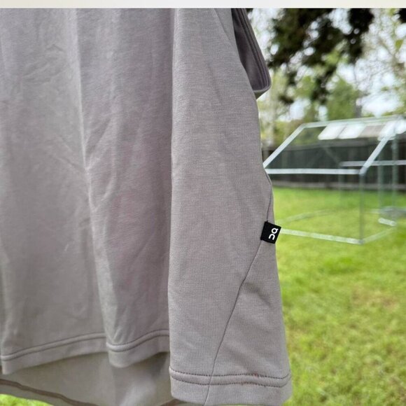 On Cloud Running Top Size Small - Picture 3 of 4